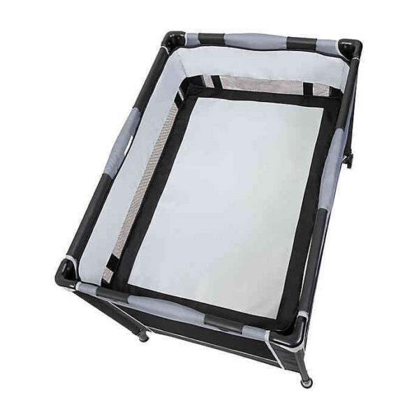 Pac n Play with Bassinet and Sheets - Image 4